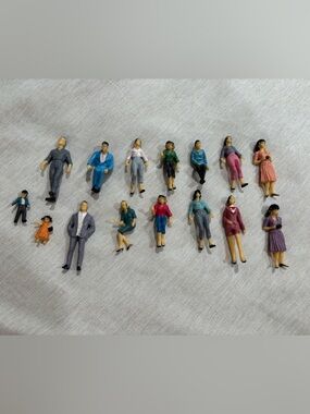 Miniature People Figures 1:20